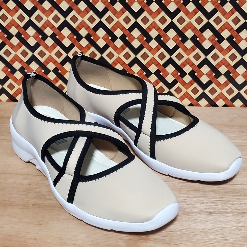 Shoes - Picture 4 of 7
